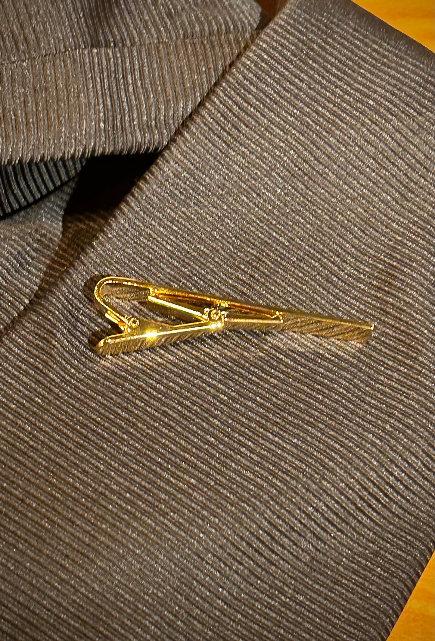 18kt Gold Etched Tie Bar