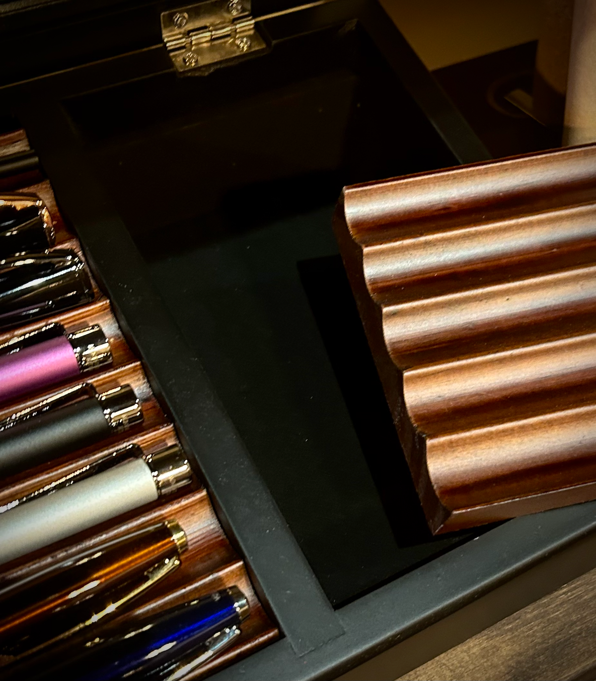 Black Wood Glass Lid Pen Box