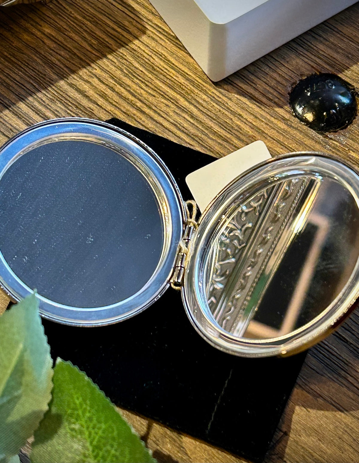 "Boston" Round Compact Mirror
