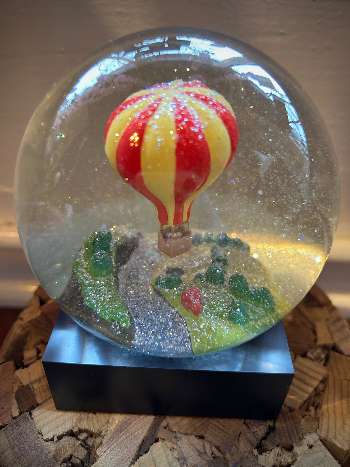 Hot Air Balloon Snow Globe