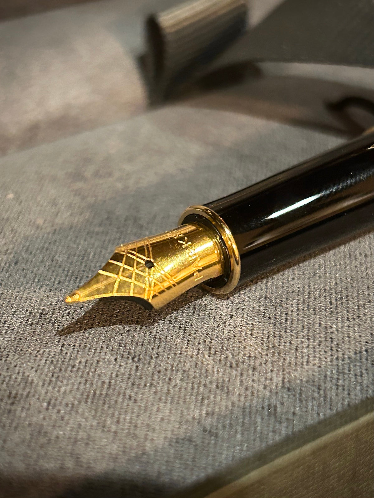 Parker Sonnet Red Lacquer with Gold Trim Fountain Pen