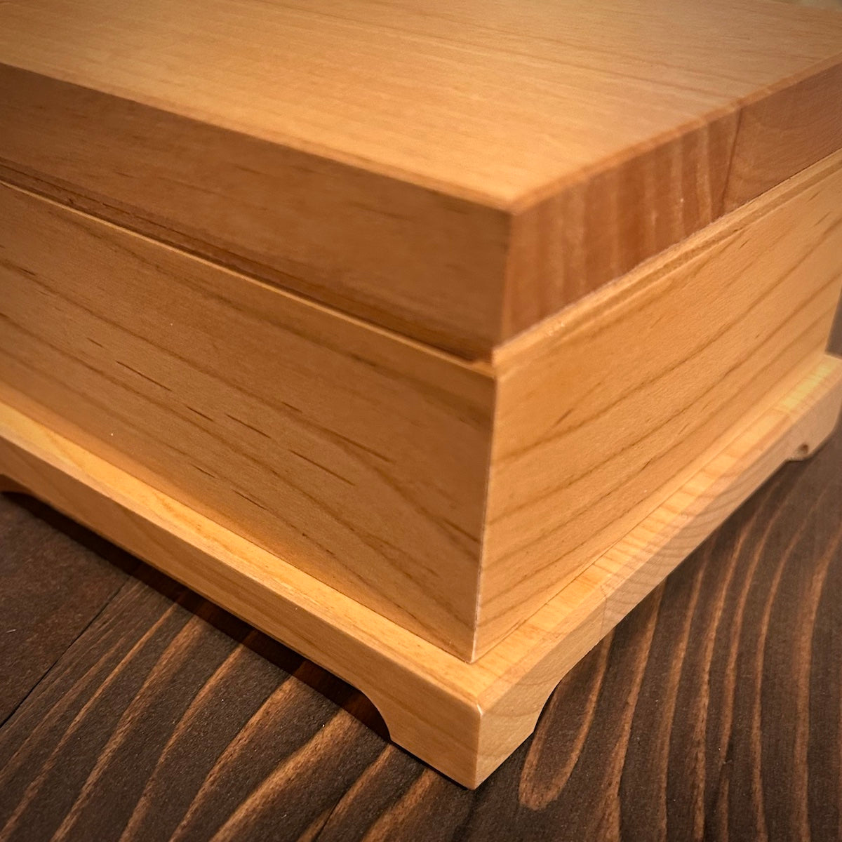 Red Alder Wood 5 x 5 x 3.5" Urn