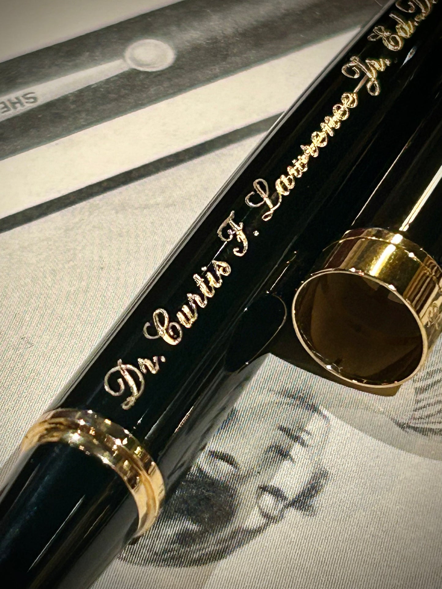 Sheaffer 300 Glossy Black with Gold Trim Fountain Pen