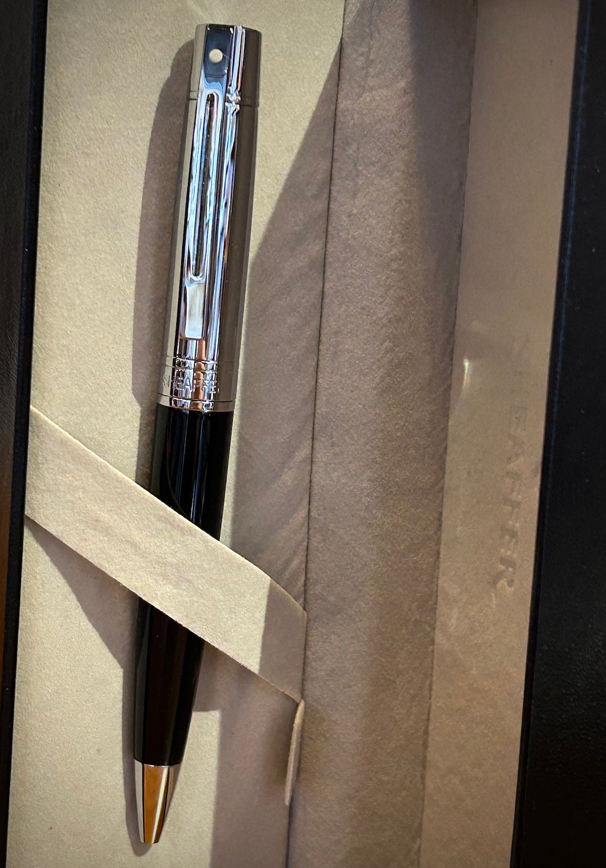 Sheaffer 300 Glossy Black Barrel and Bright Chrome Cap Ballpoint Pen
