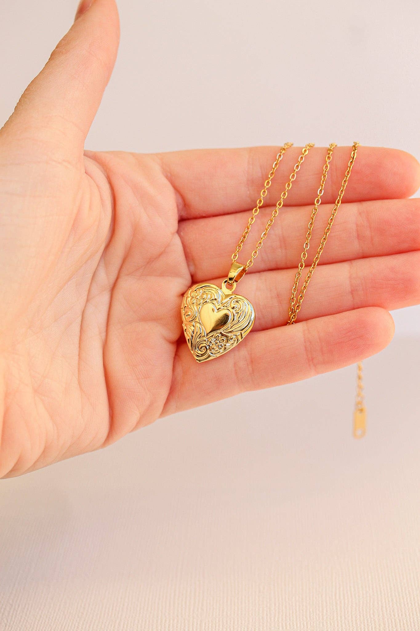 Mia Gold Heart Locket