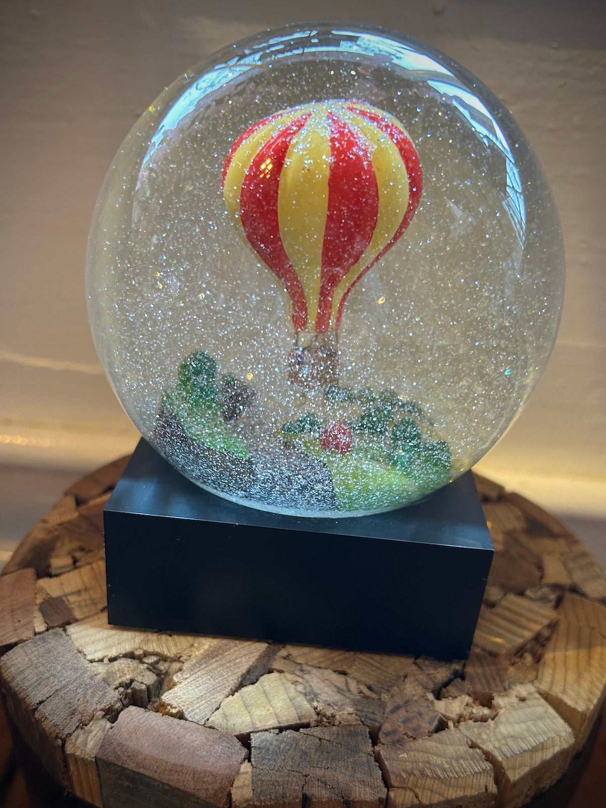 Hot Air Balloon Snow Globe