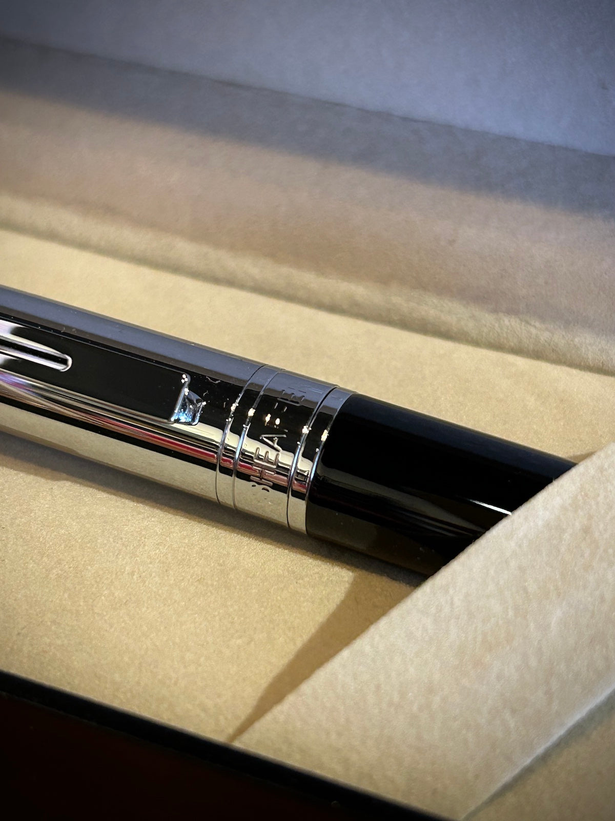 Sheaffer 300 Glossy Black Barrel and Bright Chrome Cap Ballpoint Pen